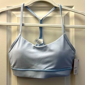 New with tags Lululemon Flow Y bra Nulu size 4 color Daydream